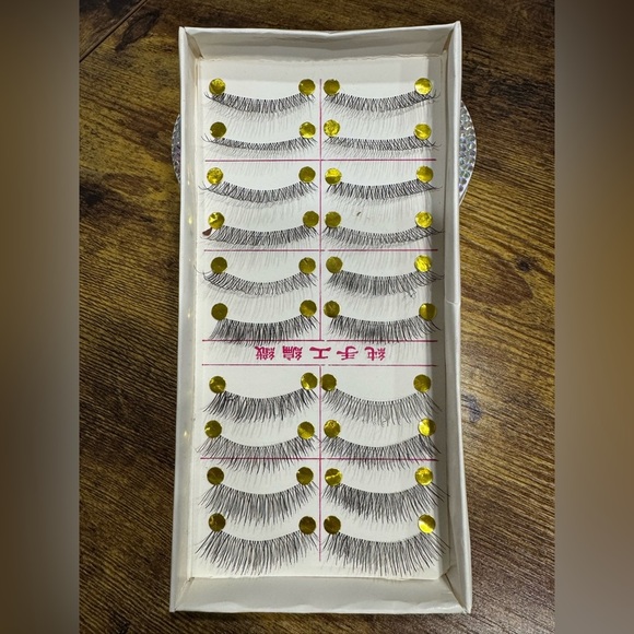 10 Sets of False Eyelashes - Picture 1 of 2